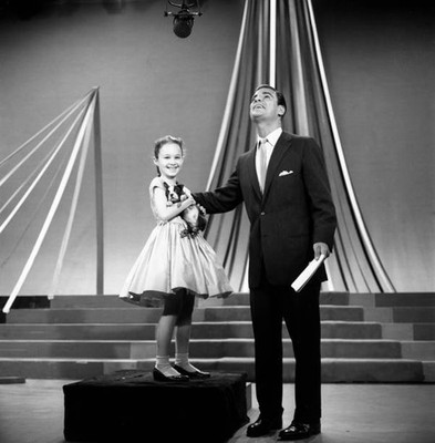 Giant Step a quiz show for children show host Bert Parks a child c- Old Photo 2