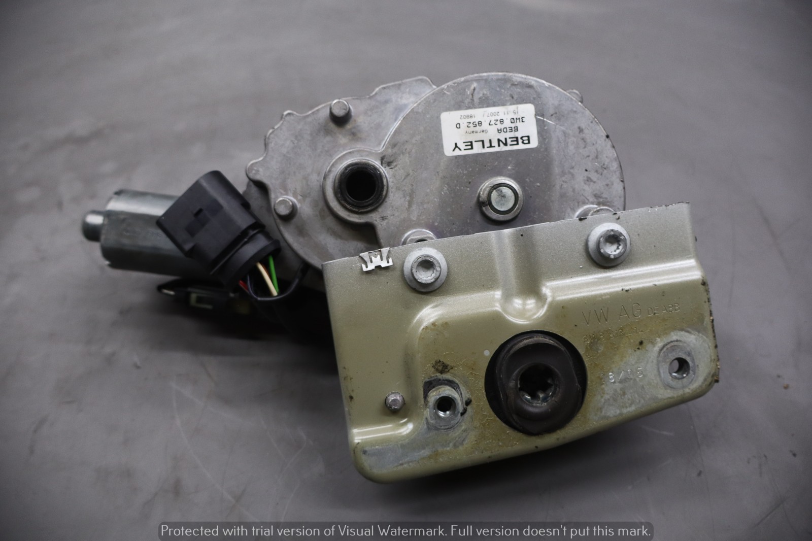 Bentley Continental GT 2003-2018 Rear Lid actuator