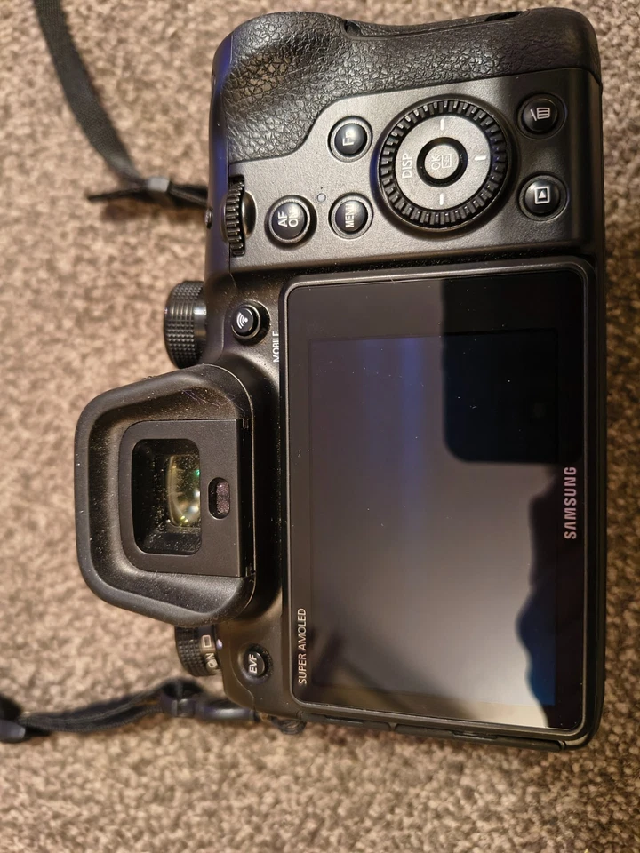 Samsung NX1 28.2MP with case 3 batteries and SD card - Image 2 of 4