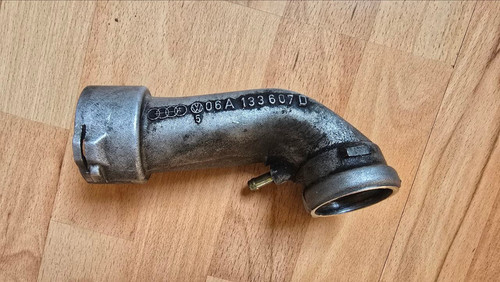 Audi TT 8N Ansaugrohr Turbolader Rohr 06A133607D