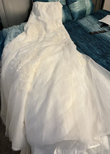 WHITE by Vera Wang Ivory Lace Mermaid Fit and Flare Wedding Dress Size 12