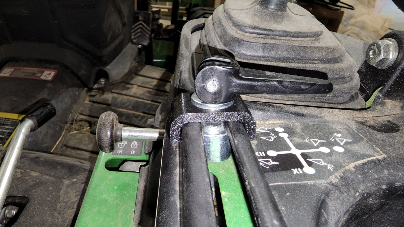 John Deere 1025R Combo Hood Latch Button + 3pt Lock Clasp eBay