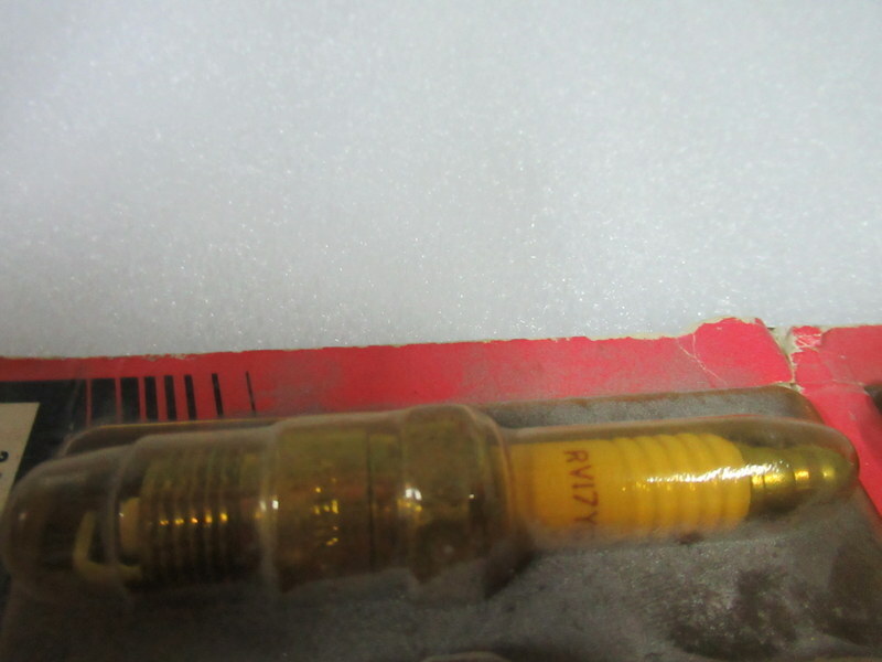 R84 Genuine Champion 25 RV17YC Spark Plug OEM New Factory Boat Parts