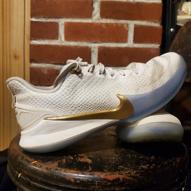 nike kobe mamba focus metallic gold