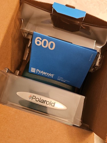 Polaroid 600 One Stop Express Camera - Green Factory Refurbished Vintage Camera - Picture 8 of 9