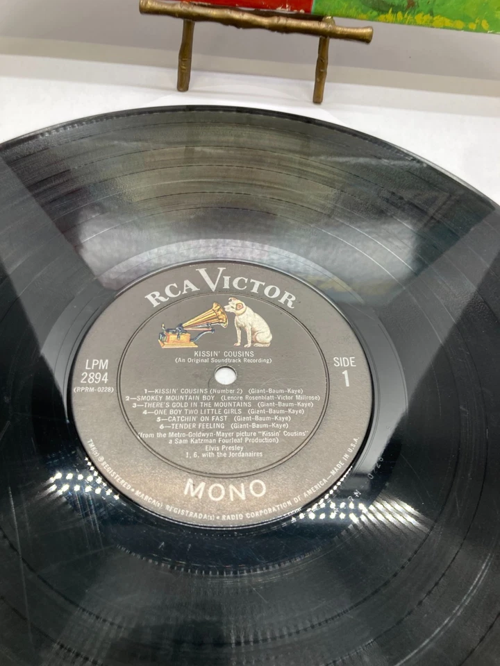 Elvis Kissin' Cousins Original Soundtrack Vinyl LP 1964 RCA Record LPM-2894 - Image 2 of 4