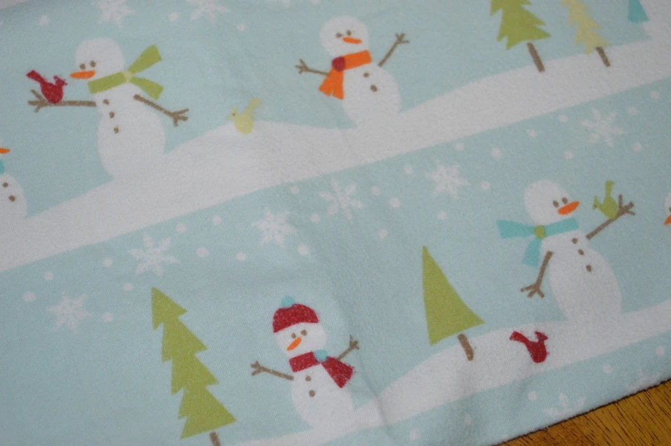 SÁBANA PLANA DE FRANELA DOBLE TARGET HOME Y 2 FUNDAS DE ALMOHADA MUÑECOS DE NIEVE INVIERNO AZUL BLANCO EN MUY BUENA CONDICIÓN Foto 2 de 4