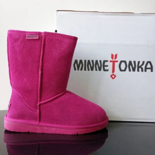 Minnetonka Women's Olympia Sheepskin/Wool Short Boot in Bold & Beautiful Fuchsia - Picture 1 of 12