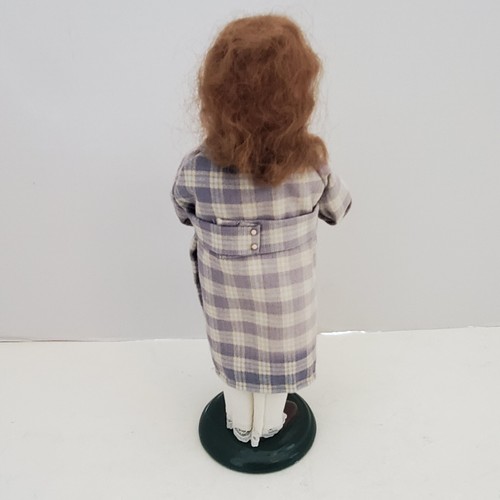 Byers Choice Carolers Girl with Giraffe 2006 - Picture 7 of 16