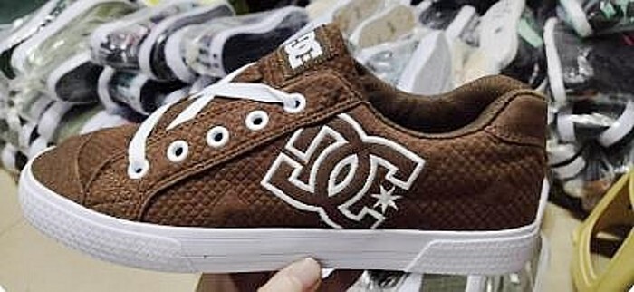 DC Women's Chelsea Low Top Casual Skate Shoe Canvas US size