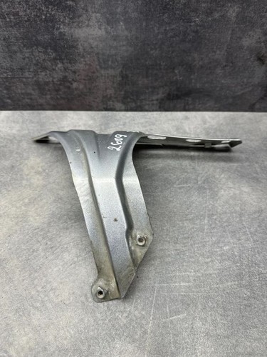 Volkswagen Touran I 2005 Halterung Kotflügel 1P0821135 HAA2609