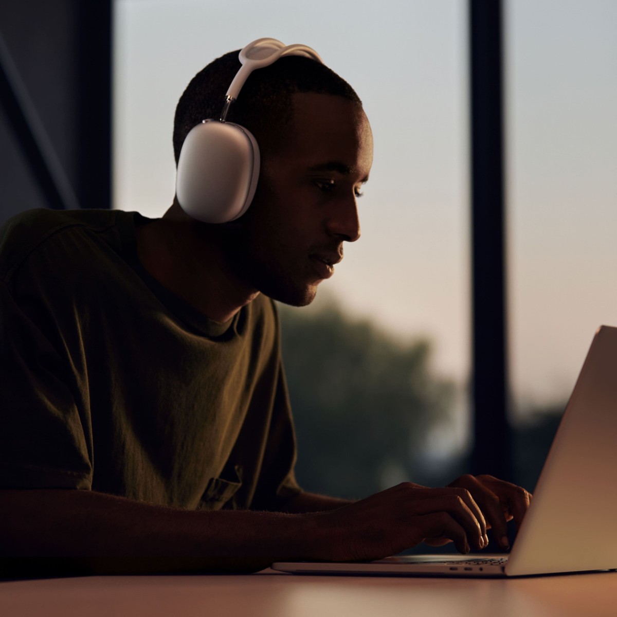 Apple - Geek Squad Certified Refurbished AirPods Max Apple - Geek Squad Certified Refurbished AirPods Max