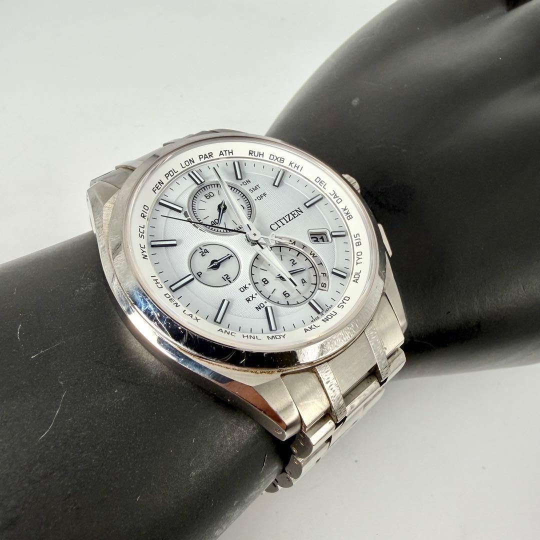 Citizen Eco Drive H804-T018696 Watch Good Condition Working image 2