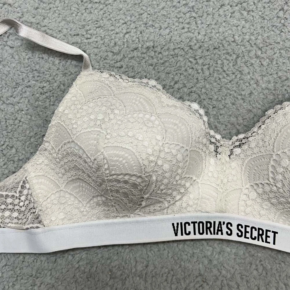 Sujetador Victoria Secret 34D Bralette Forrado Sin Alambres Blanco Encaje Spellout Foto 2 de 4