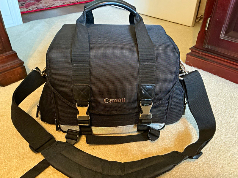 Canon EOS 7D Bundle w/ 580EX II Flash, Canon Bag, Lenses & Filters