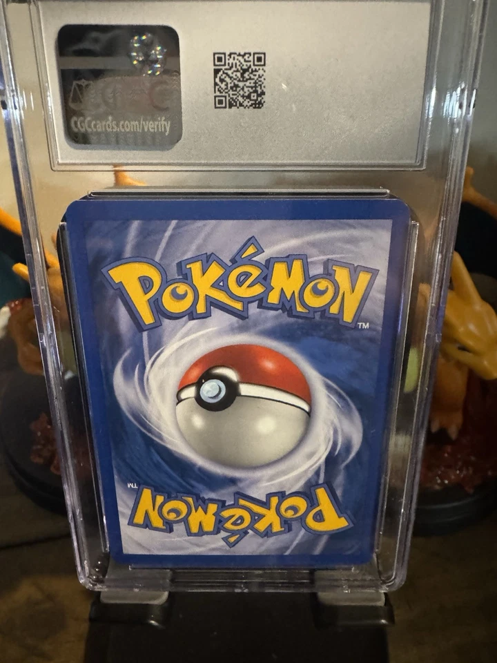 CGC 10 GEM MINT Vaporeon 1999 Jungle 28/64 Pokemon Card Non Holo - Image 2 of 3