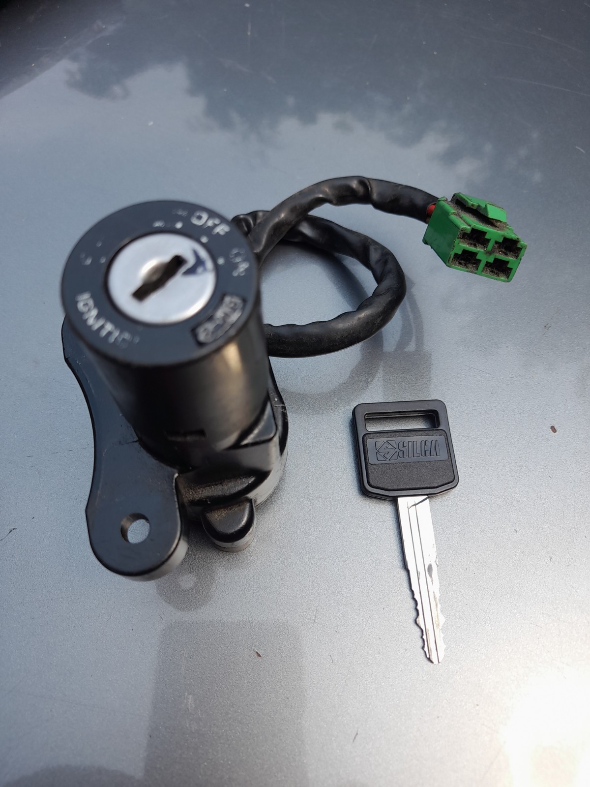 Motorcycle Ignition Switch Keys for Suzuki GSX-R 1100 / 750  1991 1992 1988 1989