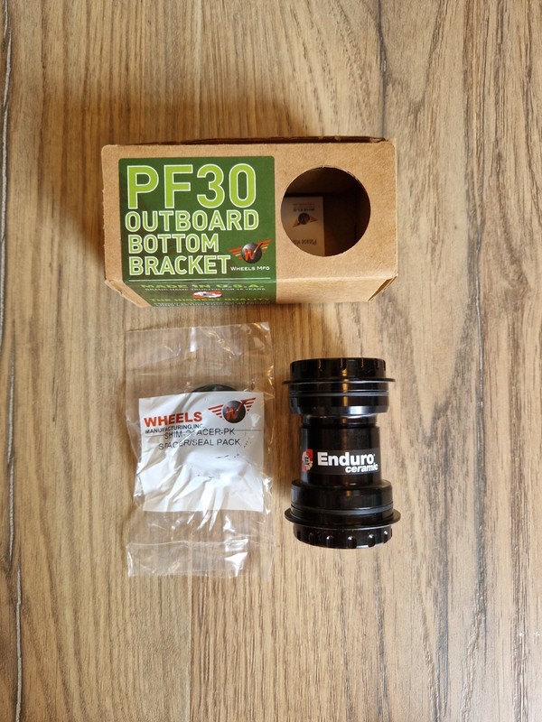 Wheels MFG PF30 Outboard Bottom Bracket Shimano 24mm Ceramic HTII Ceramic Hybrid