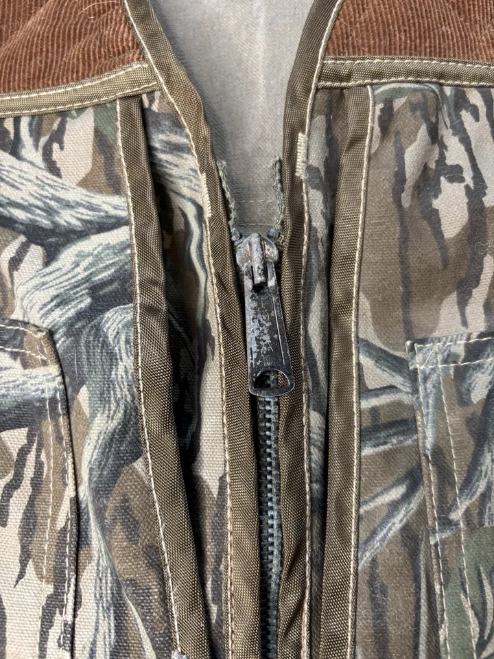 Vintage 1980s Carhartt Mossy Oak Camo Hunting Vest MADE IN USA Canvas Vest L/XL - Image 4 of 4