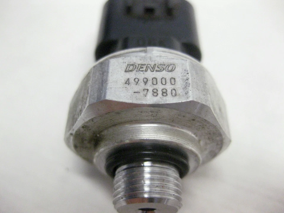 08 SENSOR INTERRUPTOR DE PRESIÓN DE ACEITE LEXUS RX350 TOYOTA SIENNA VENZA DENSO 499000-7880 Foto 2 de 2