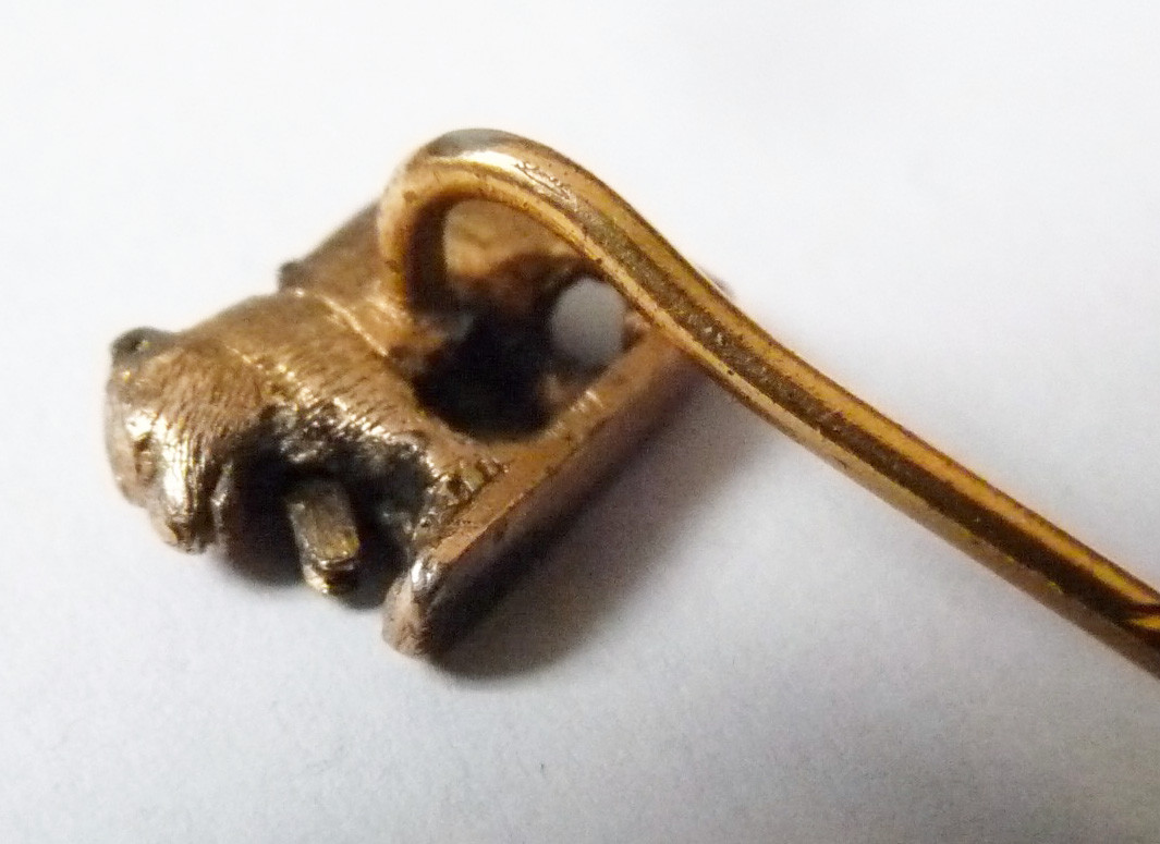 Epingle à cravate or massif 18K aigle petite perle poinçon gold XXè siècle