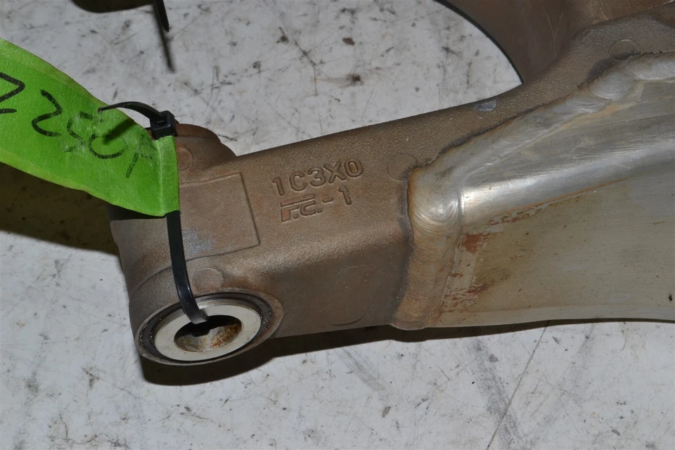 Brazo oscilante Yamaha YZ 250F YZ 450F WR 250F 450F 2S2-22110-70-00 2007-2008 Foto 3 de 4