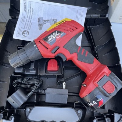 Skil 2587 14.4 Cordless Drill w/stud Finder, Cord, Case, Battery