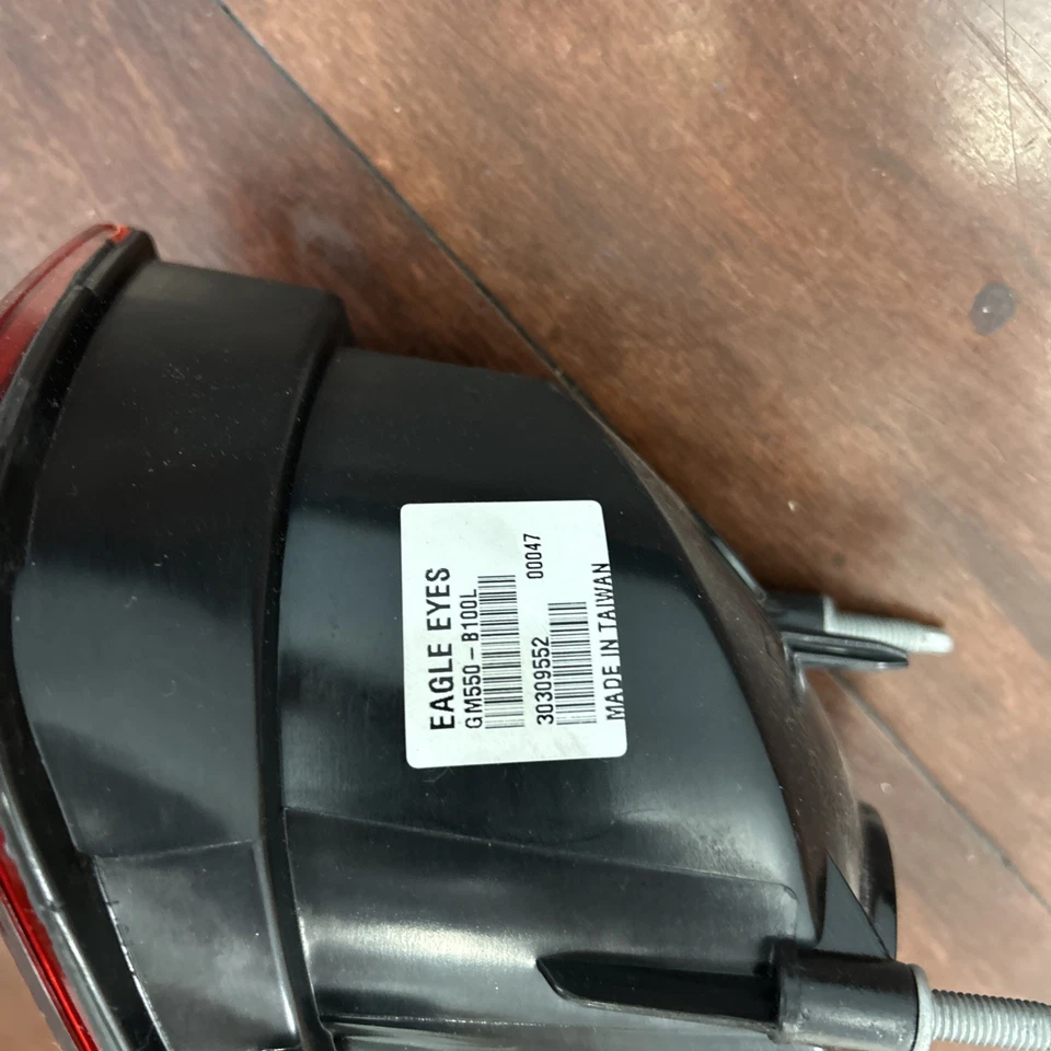 Luz trasera Eagle Eye 2010-2013 Chevy Camaro 2D lado del pasajero solamente - GM549-B100R Foto 3 de 4