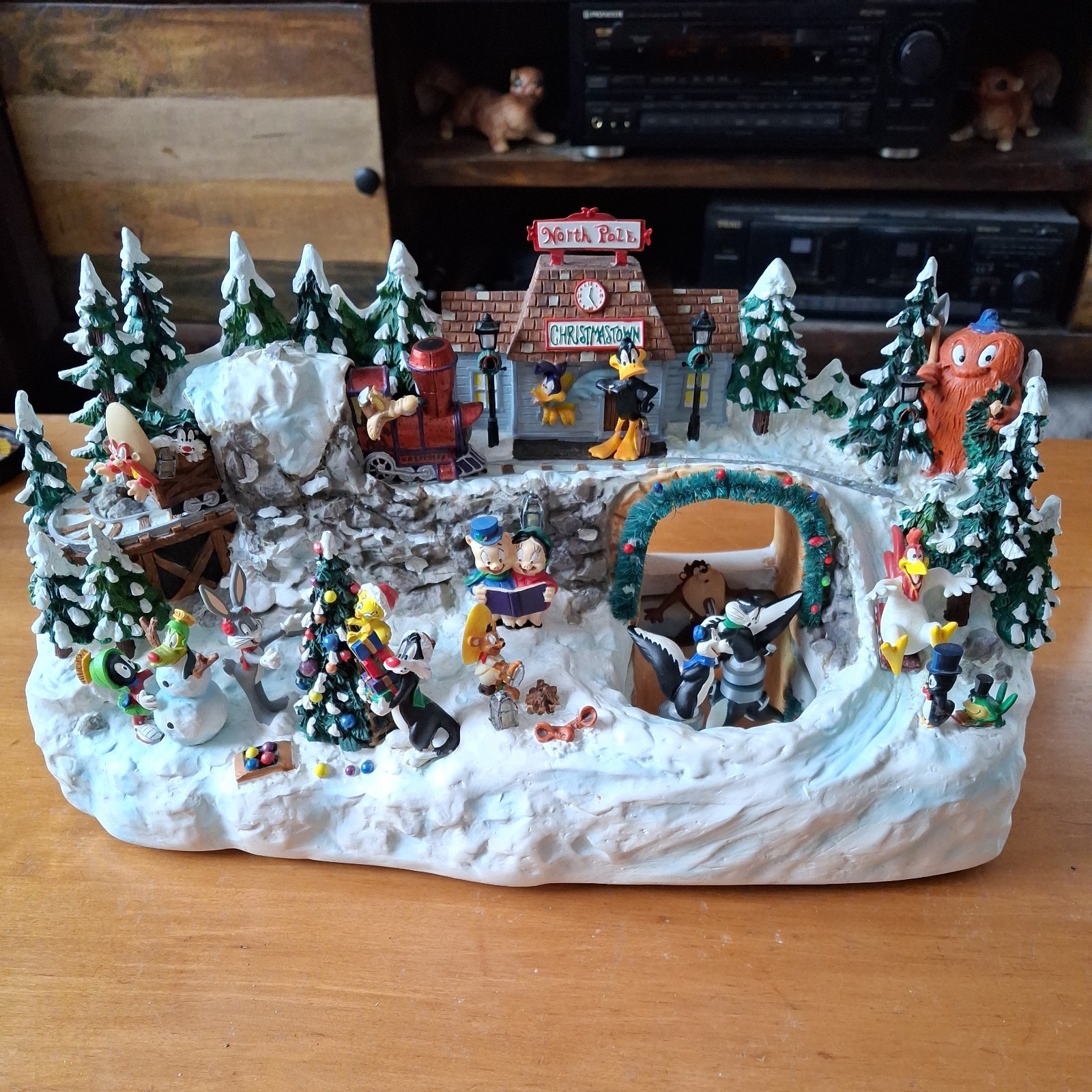 Looney Tunes Musical Animated Winter Wonderland Rare Christmas Decor 2000