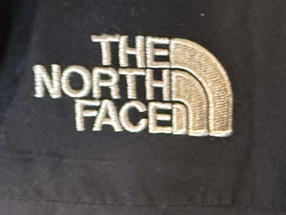 Chaqueta de esquí snowboard negra para mujer The North Face Summit Series HyVent Alpha L Foto 3 de 4