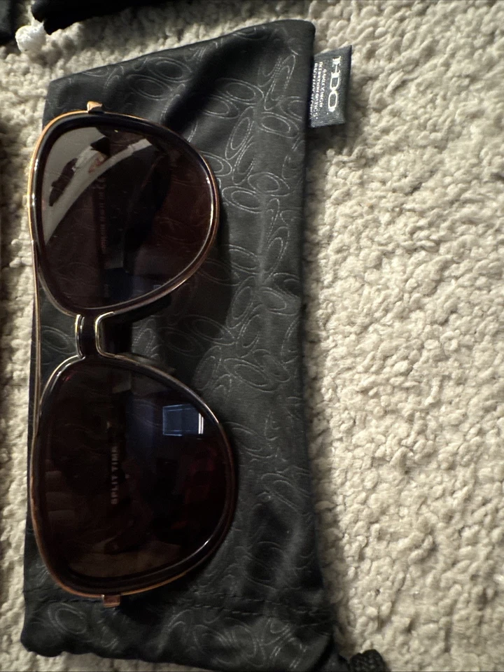 Lote de gafas de sol: 4 pares de Oakleys (2 hombres 2 mujeres) 1 par Tory Burch (mujeres) Foto 2 de 4