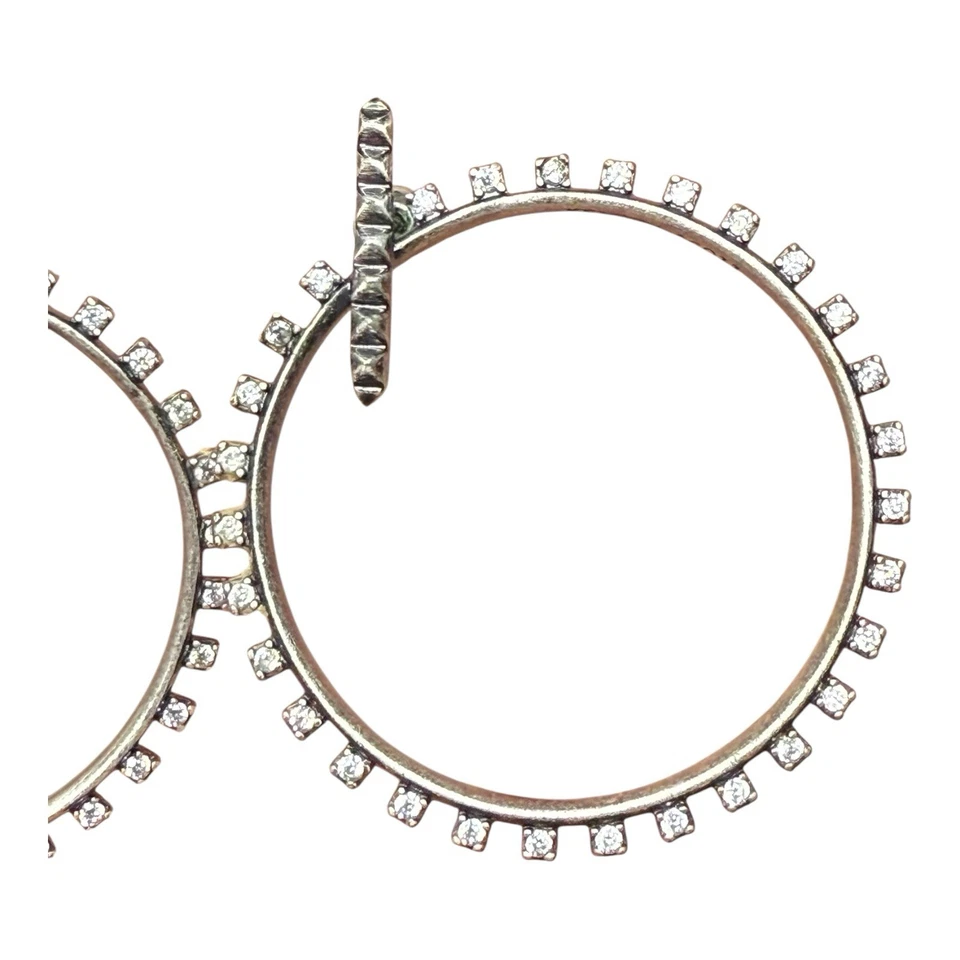 Pendientes Kendra Scott Redondos Plata Cristal Distintivo Diseño Rocker Moderno Foto 4 de 4