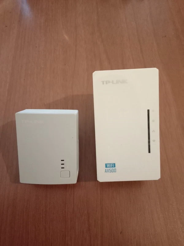 TP-Link AV500 Powerline WiFi Kit TL-WPA4220 + Adattatore PLC • 300Mbps • LAN • E - Immagine 2 di 4