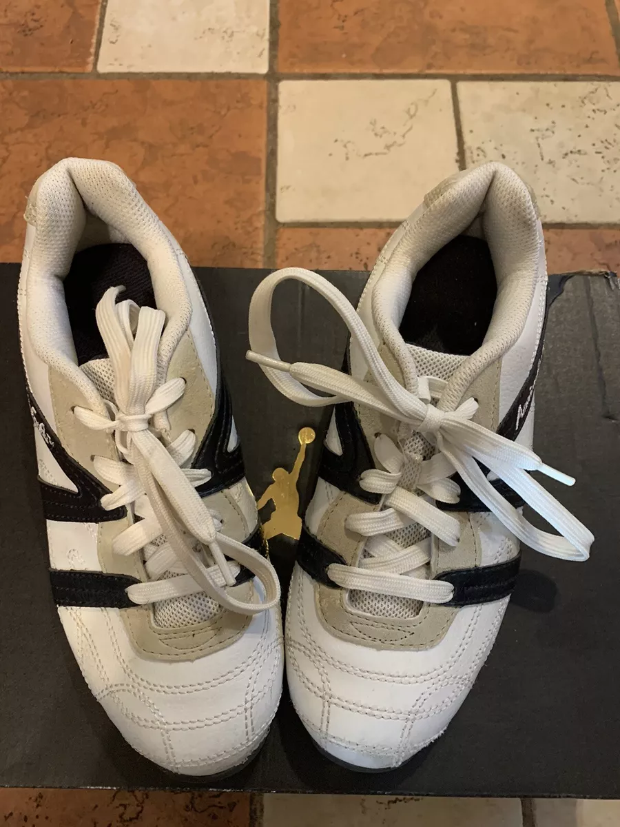 Who sells american eagle best sale shoes