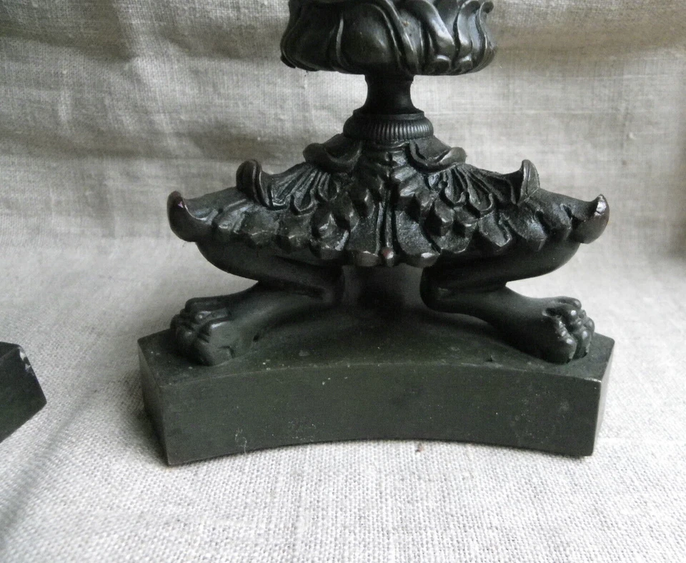 PAIRE DE CHANDELIERS FLAMBEAUX ANCIENS EN BRONZE - PATTE DE LION - XIXème - Photo 3/4