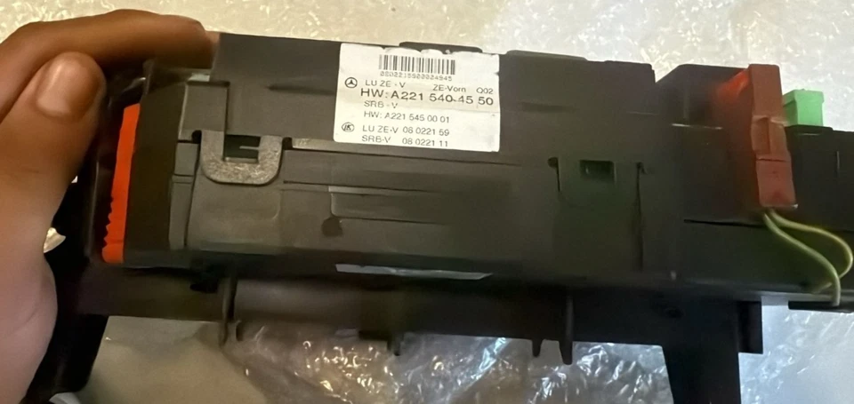 07-10 MERCEDES W216 W221 CL S Class Front Unfer Hood Fuse Box Module - Image 3 of 3