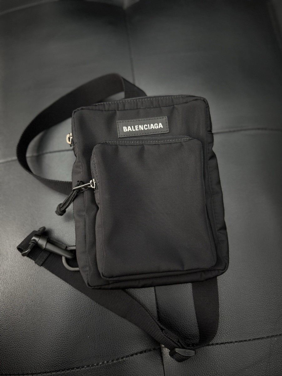 BALENCIAGA ショルダーバッグ BALENCIAGA Explorer Shoulder Bag Black Unisex 100% Authentic $1000