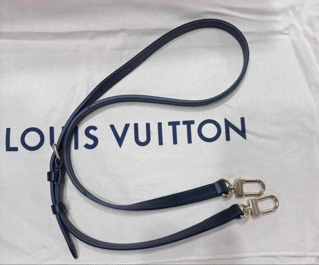 ✨LOUIS VUITTON ✨Black Babylon Tote image 4