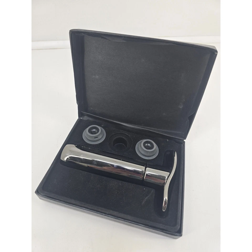 Le Creuset Screwpull Bomba Ahorradora de Vino Cromo Set Foto 2 de 4