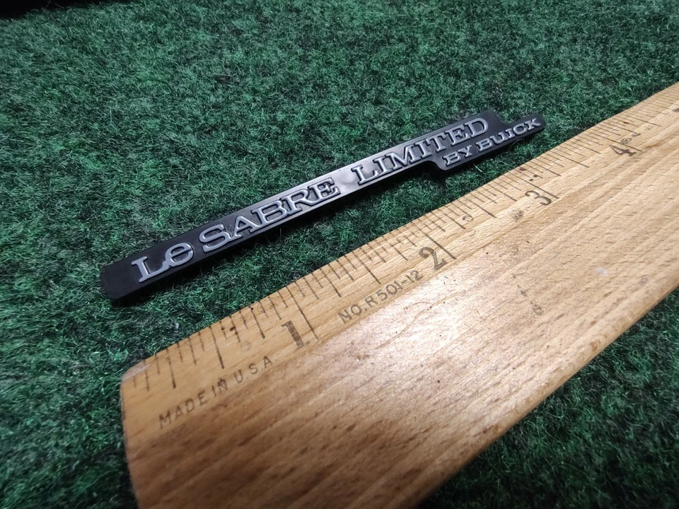 BUICK LESABRE LIMITED Por Buick DELANTERO TRASERO EMBLEMA LATERAL LOGOTIPO INSIGNIA SÍMBOLO FABRICANTE DE EQUIPOS ORIGINALES 5S5 Foto 2 de 4