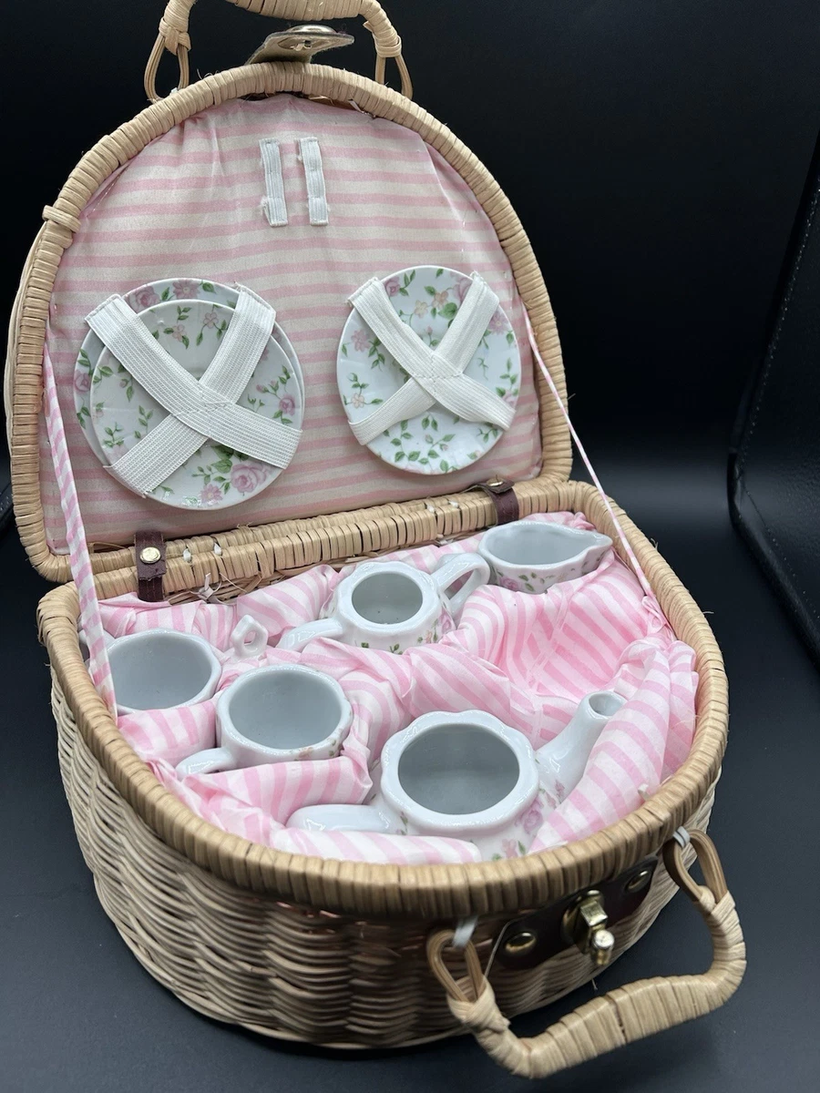 その他 Delton Products Tin 15 Pieces Tea Set in Basket Pink Bow Serveware Amazon.com: Delton Products Tin 15 Pieces Tea Set in Basket Pink