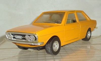 Bburago 1:24 Audi 80 GT