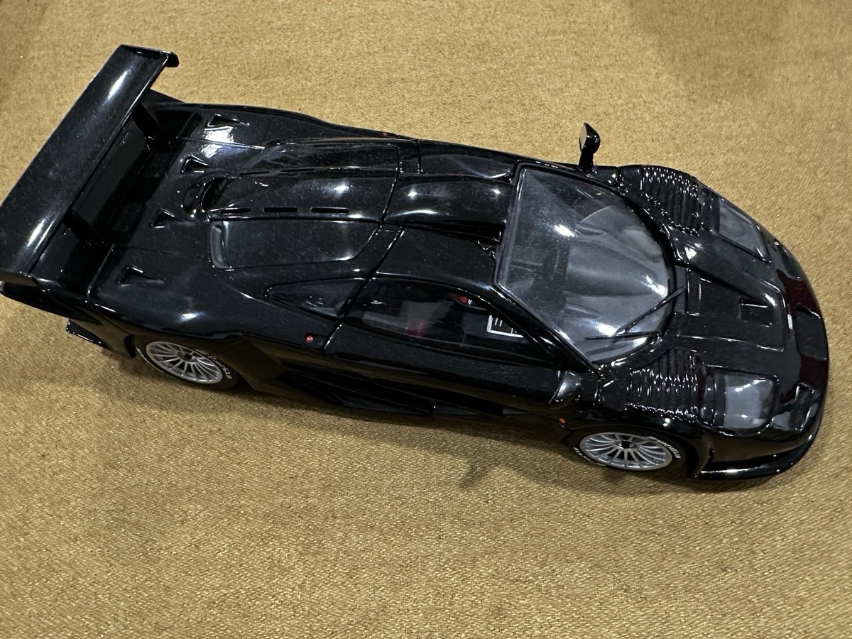 UT Models 26011 1/18 Scale Diecast - McLaren F1 GTR Road Car