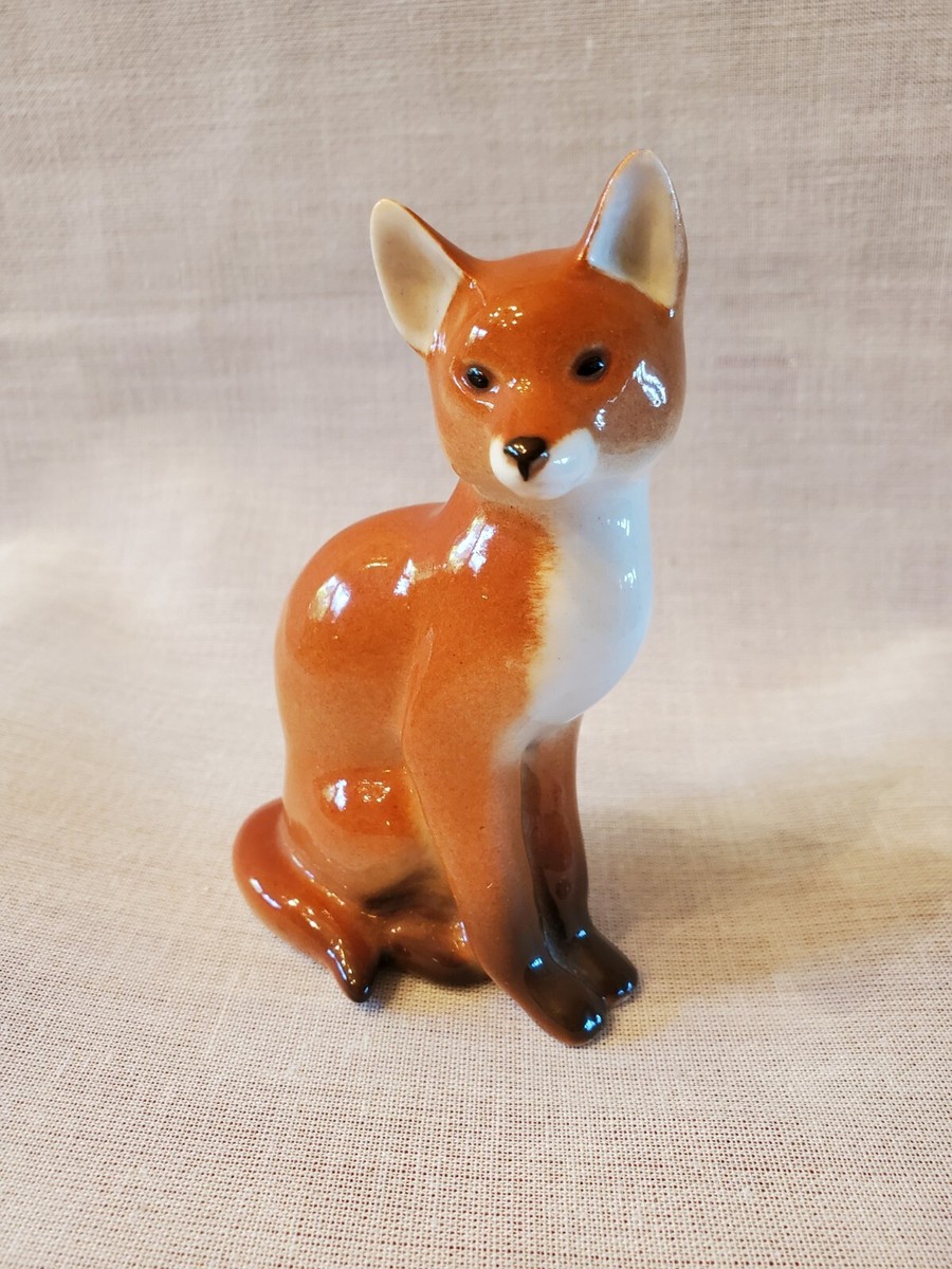 売り切り  Copenhargen Year Figurine Fox Royal Copenhagen 'Vixen Fox with Four Pups