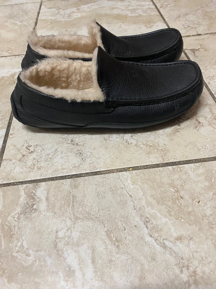 Zapatillas UGG Ascot 5379 de cuero negro forradas en piel de oveja para hombre talla 9 ligeramente usadas Foto 3 de 4