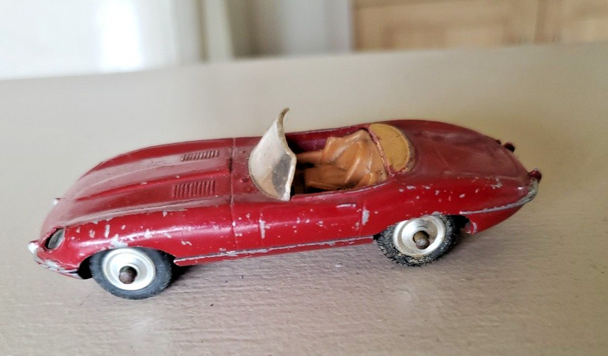 コーギー　ミニカー　CORGI TOYS 307 E TYPE JAGUAR Corgi Toys 307; Jaguar E-Type Roadster; Grey Metallic; Good