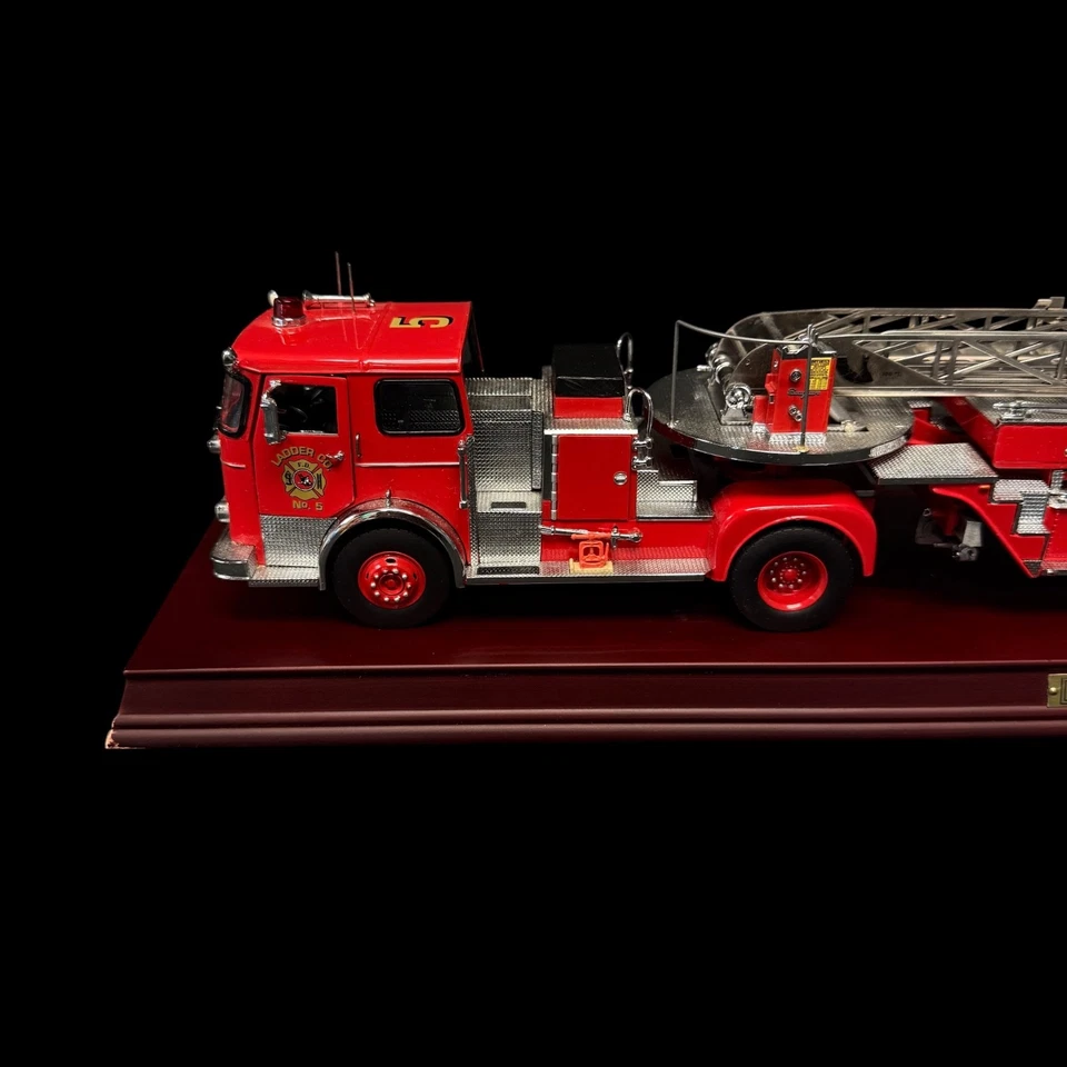 Modelo de precisión Franklin como nuevo - Seagrave Fire Engine Ladder Truck Co. 1965 con caja Foto 2 de 4