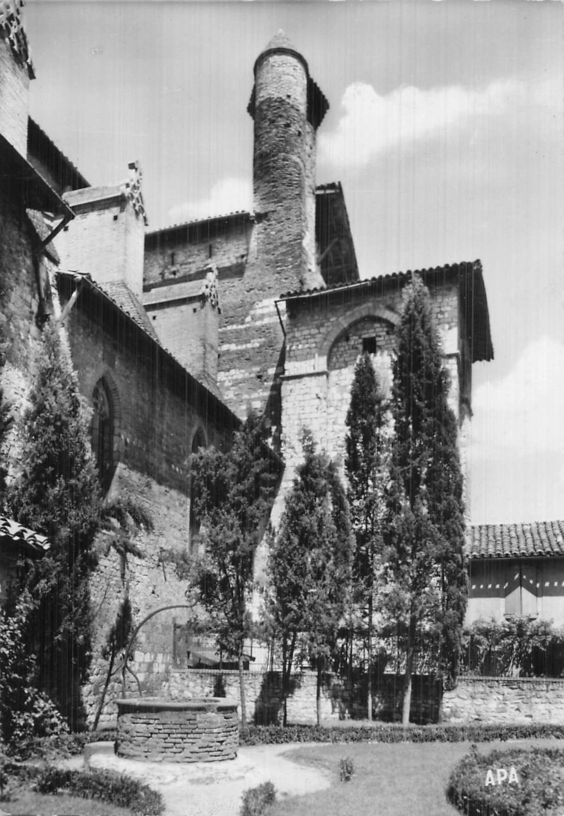 81 ALBI JARDIN DU CLOITRE ET CLOCHER DE LA COLLEGIALE ST SAL