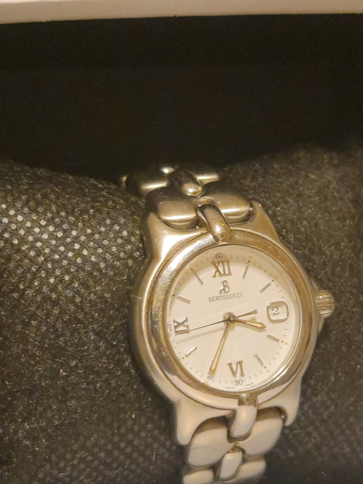 Reloj Bertolucci Pulchra Hecho en Suiza 7 Joyas Zafiro Damas 24MM Batería NUEVA Foto 3 de 4
