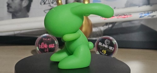 Blink-182 Rare 2009 Green Bunny Figure - Limited Edition (Out of 500) - Bild 4 von 4
